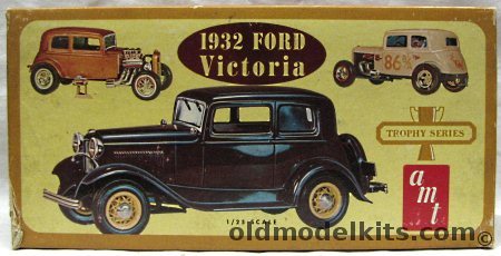 AMT 1/25 1932 Ford Victoria - Trophy Series 3 in 1 Issue, 2432-149 plastic model kit